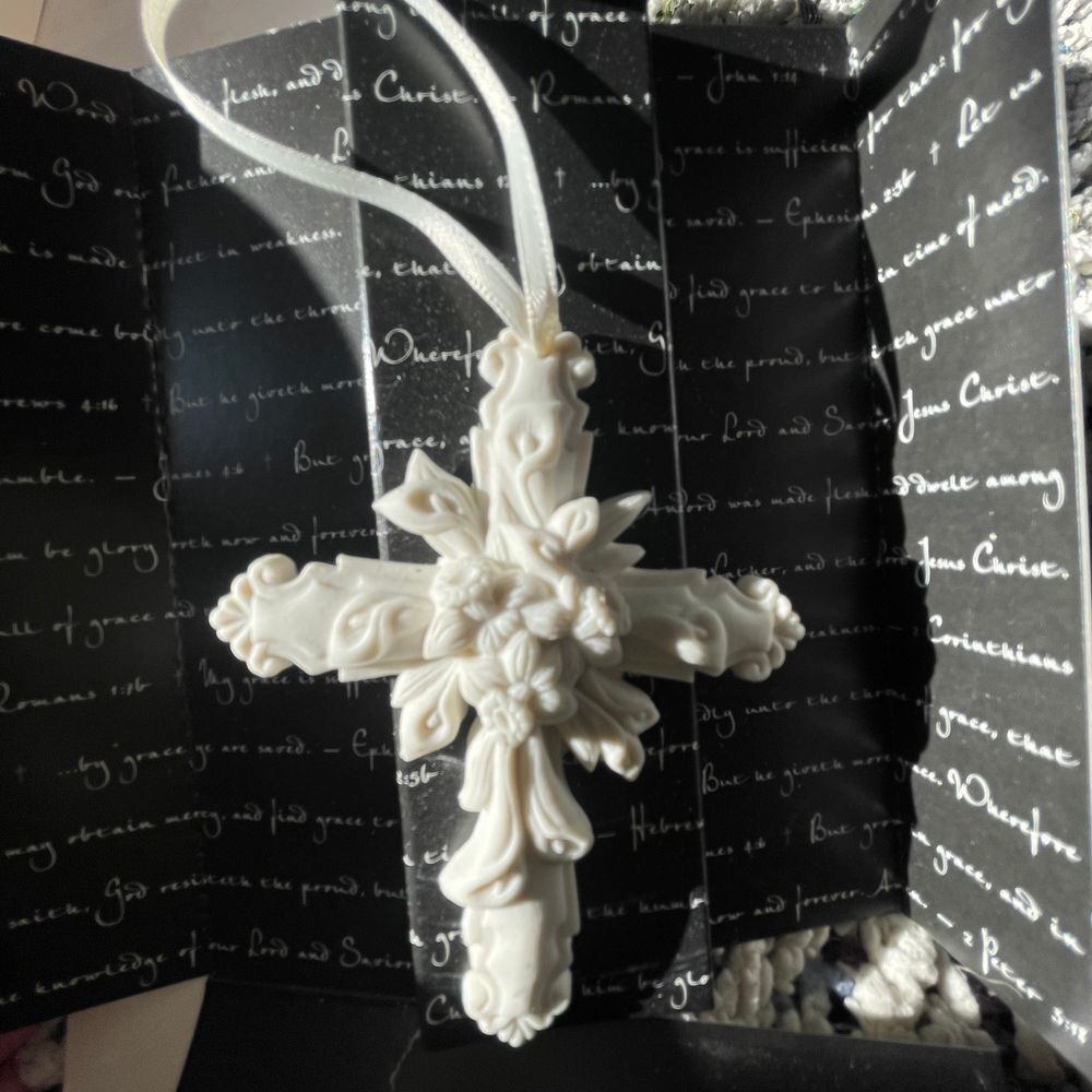 Pure Grace Faithful Love Cross Ornament Religious Home Decor White Floral NEW - Picture 2 of 8